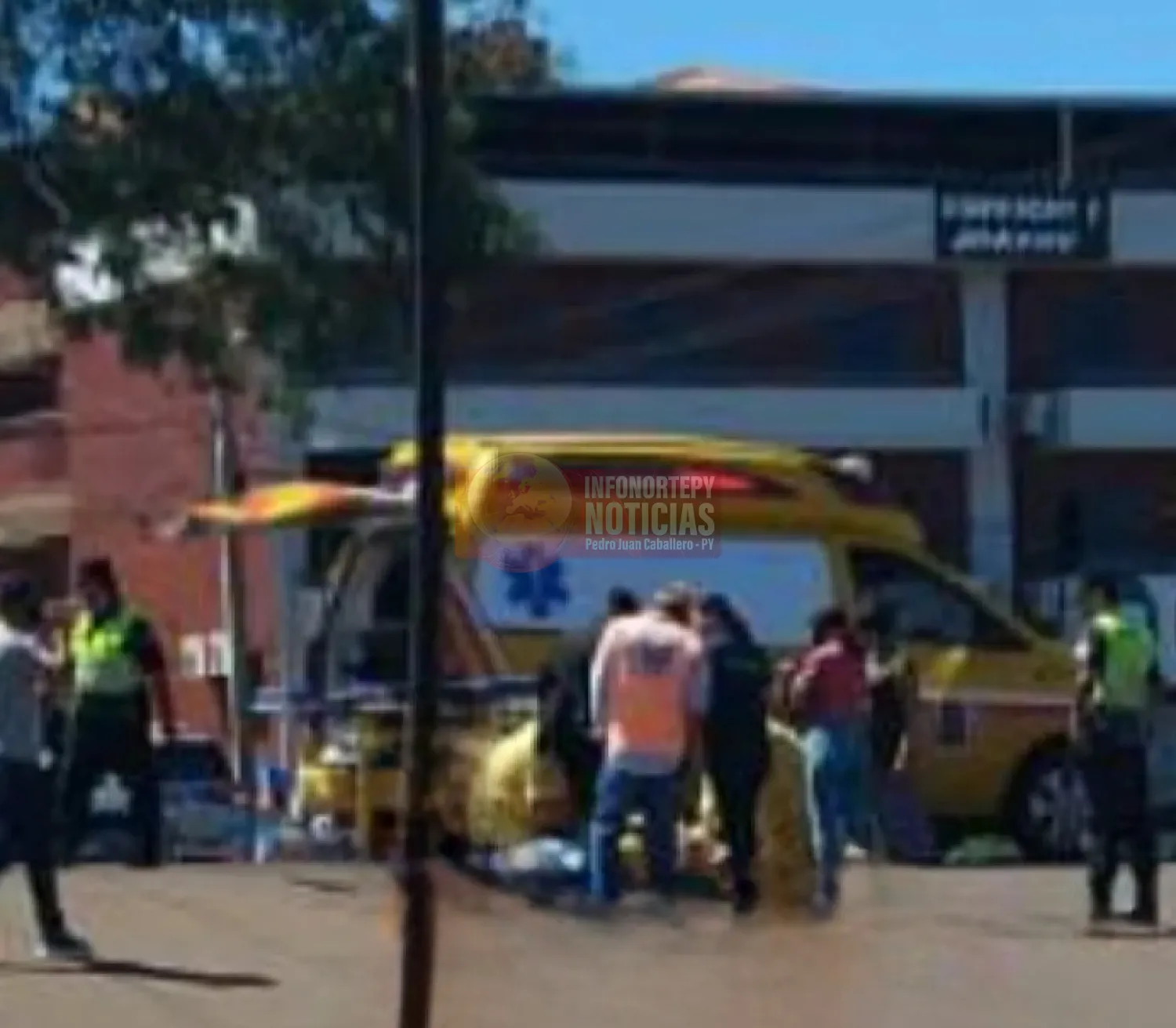 Motociclista queda herida tras chocar contra patrullera de la FTC en Pedro Juan
